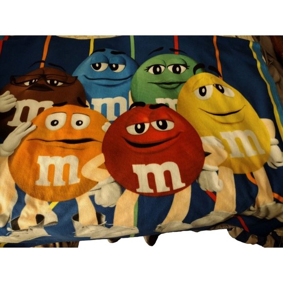 M&MS Plush Blanket - Picture 3 of 7